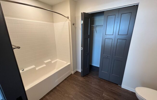 1 bed, 1 bath, 494 sqft, $1,250, Unit 17