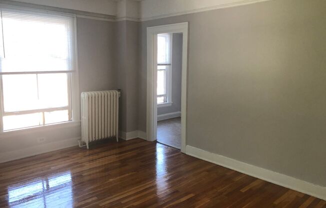 2 beds, 1 bath, 844 sqft, $1,350, Unit 4N