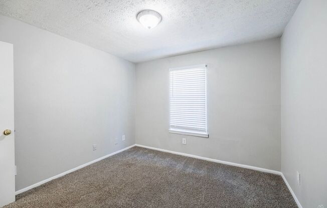 3 beds, 2 baths, 1,017 sqft, $1,395, Unit J129
