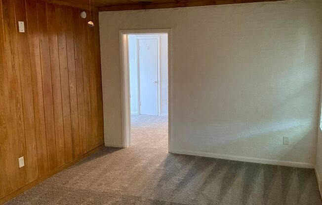 Cozy 1/1 duplex unit on a large lot - Available in June.
