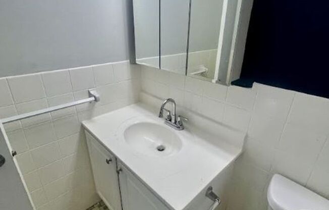 2 beds, 1 bath, 750 sqft, $1,375, Unit 1650-1