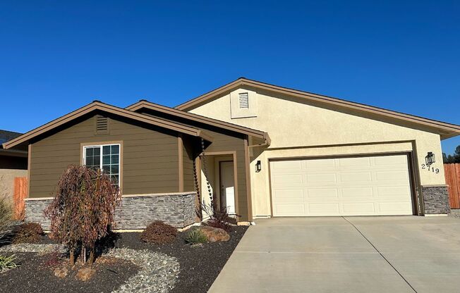 Move in ready! 4 bedroom/2 bath in Shastina Ranch!