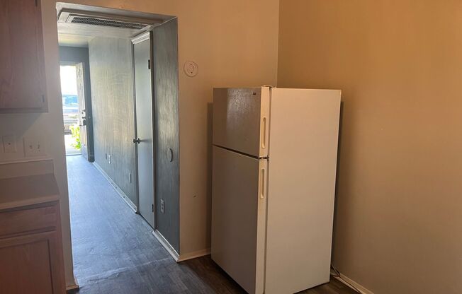 2 beds, 1.5 baths, 1,002 sqft, $1,210, Unit 617