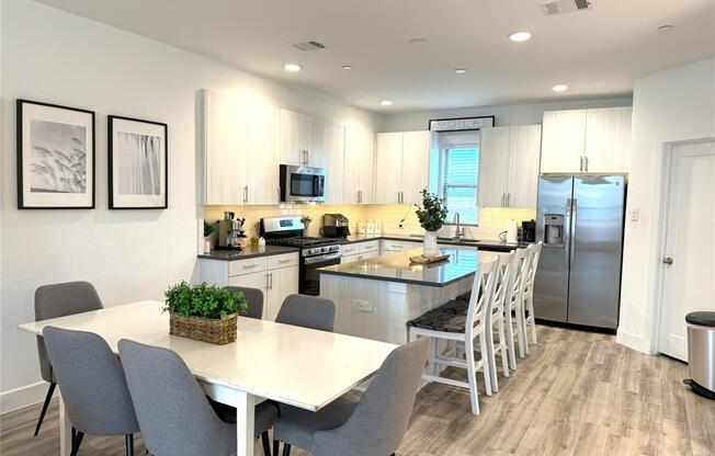 385 N CTR CIR