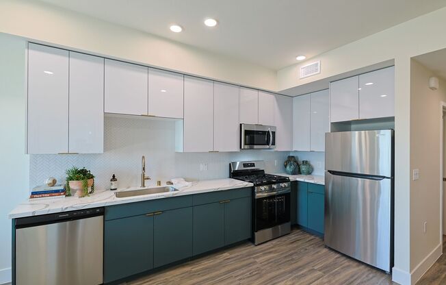 2 beds, 2 baths, 811 sqft, $1,475