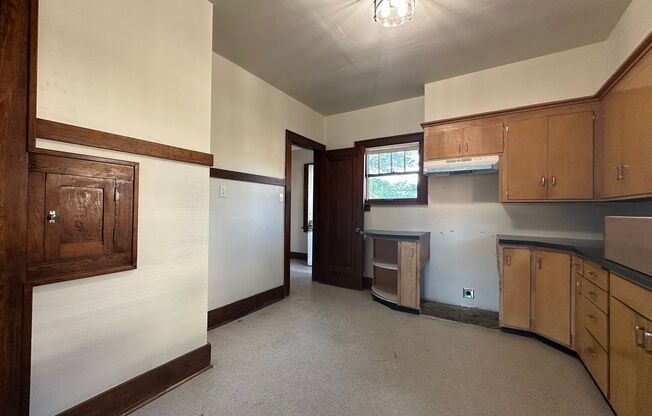 4 beds, 1 bath, $1,995