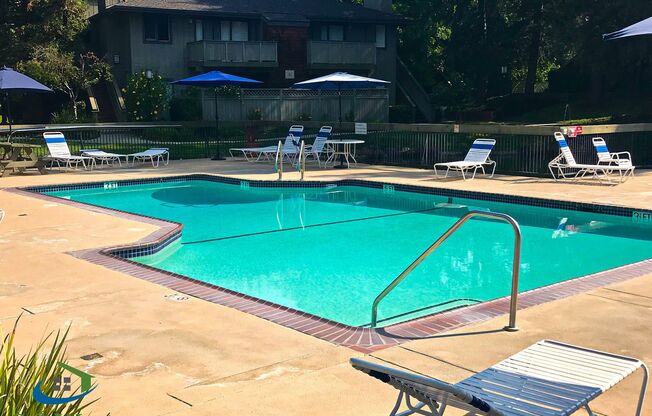 $3,095 Lake View Terrace Upstairs 2 Bed/2 Bath Condo with Air Conditioning