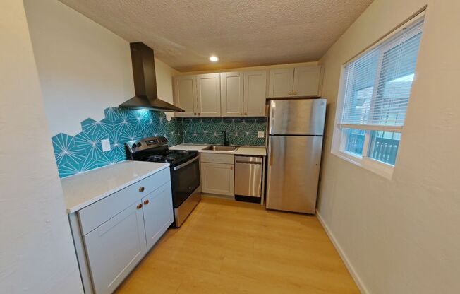 2 beds, 1 bath, 647 sqft, $1,600, Unit 34B