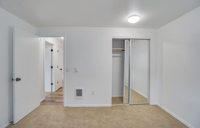 2 beds, 1 bath, 860 sqft, $1,450, Unit 115*