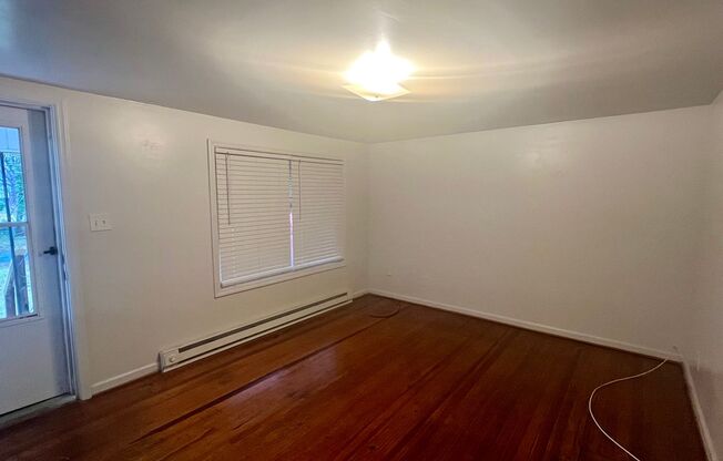 2 beds, 1 bath, $1,125