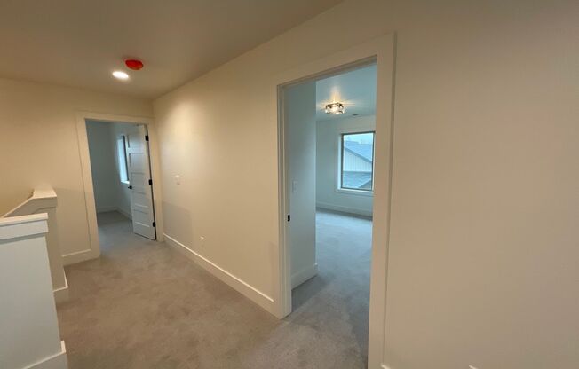 4 beds, 2.5 baths, $3,000, Unit 240 N Cottonwood