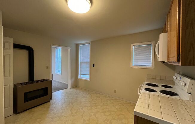 1 bed, 1 bath, $1,500, Unit 1017 1/2