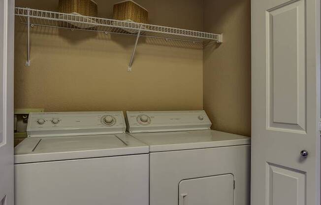 Washer Dryer at Commons at Verandas in Tanasbourne Apartments, Oregon