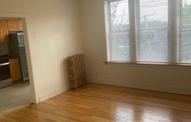 2 beds, 1 bath, 1,300 sqft, $1,150