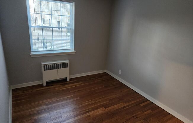 2 beds, 1 bath, 897 sqft, $2,205, Unit G-10