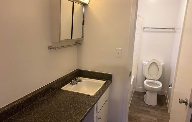 2 beds, 1 bath, 987 sqft, $1,400, Unit 2288-08