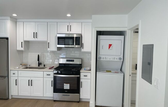 Studio, 1 bath, 350 sqft, $1,995