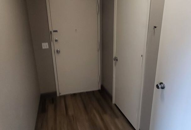 1 bed, 1 bath, 850 sqft, $1,050, Unit 6-610