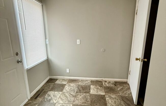 2 beds, 1 bath, 720 sqft, $850, Unit 5423