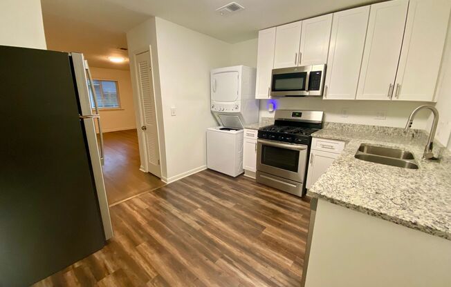 2 beds, 1 bath, 850 sqft, $1,700, Unit 485-C27