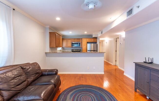 2 beds, 1 bath, $1,650, Unit APARTMENT 2