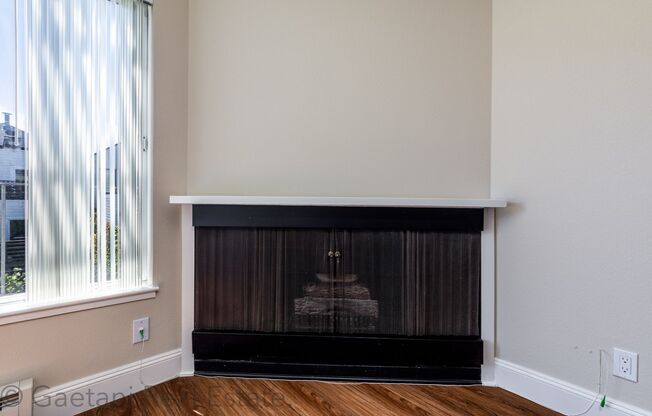 1245 10th Avenue (993r)