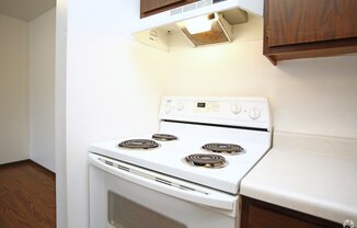 2 beds, 1 bath, 900 sqft, $875, Unit 801 West Crestwood Drive Apt 304