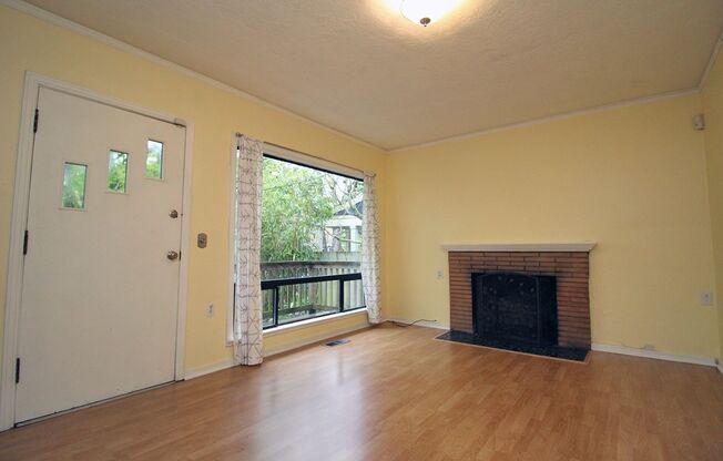 RENT SPECIAL - Charming Mid Century 2++ Bedroom Overlook House