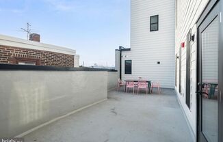 1 bed, 1 bath, $1,300, Unit 11