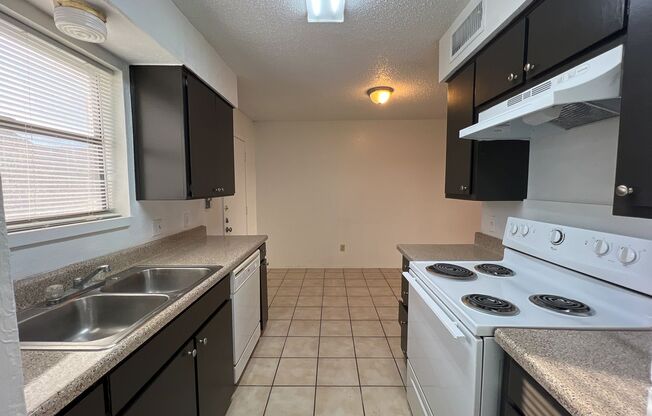 2 beds, 1.5 baths, 1,000 sqft, $1,150, Unit 4928 Diaz Unit 3