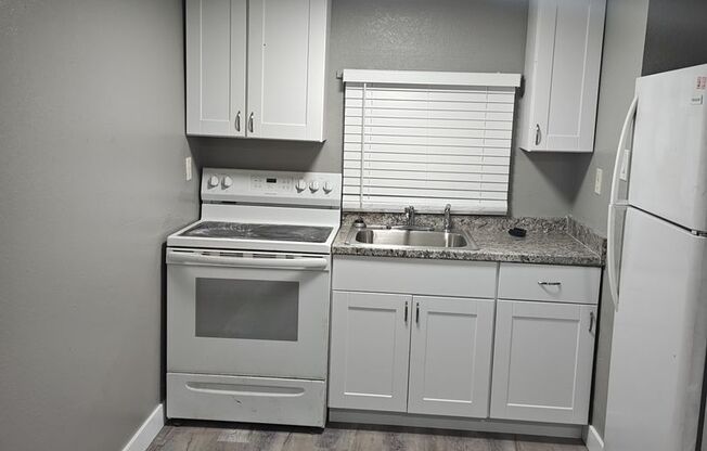 1 bed, 1 bath, $895, Unit #C