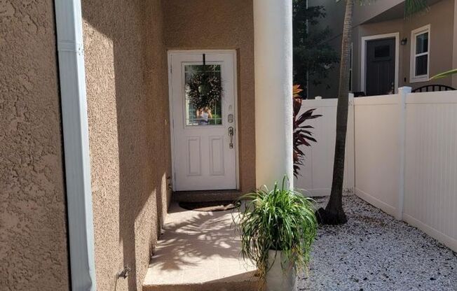 Large 3 Bed 2.5 Bath 2 Car GarageTownhouse in Perfect Location