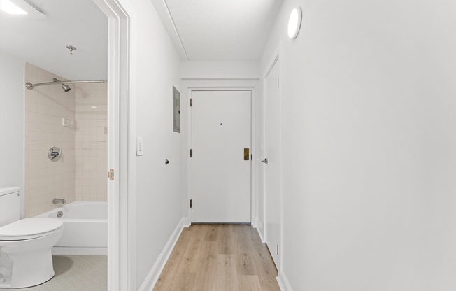 1 bed, 1 bath, 1,125 sqft, $3,000, Unit 205