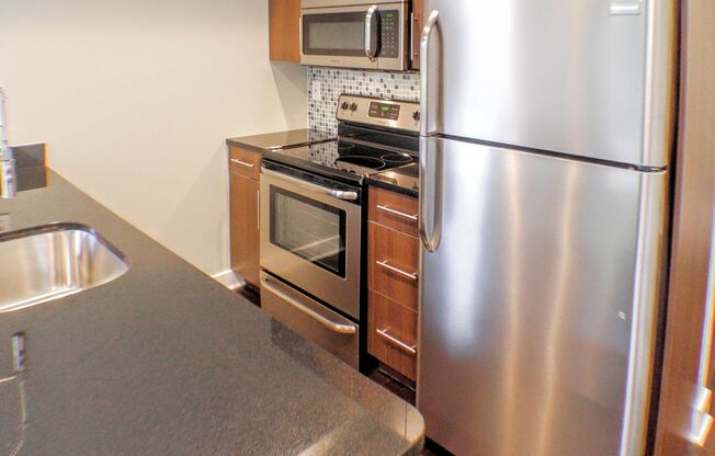 3 beds, 2 baths, 1,201 sqft, $1,720, Unit 14B