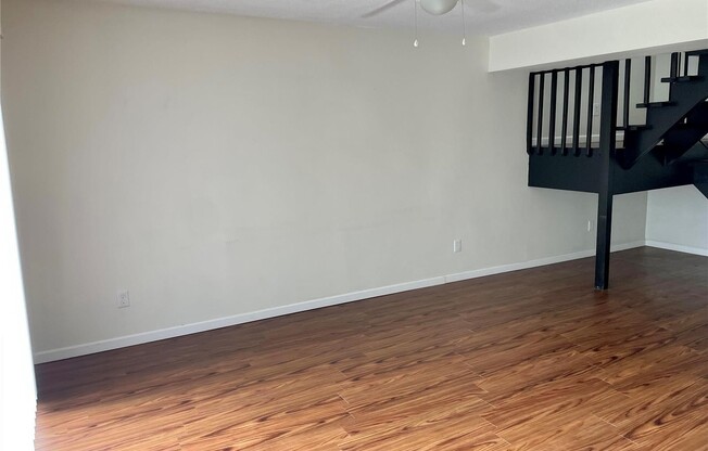 109 E 4 ST