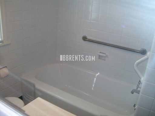 2 beds, 1 bath, $1,050