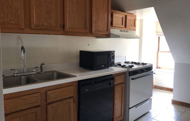 Studio, 1 bath, $725, Unit C