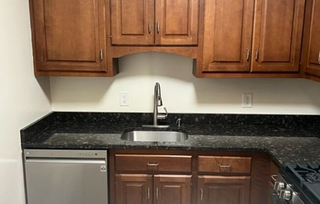 Studio, 1 bath, 580 sqft, $1,495, Unit 5G