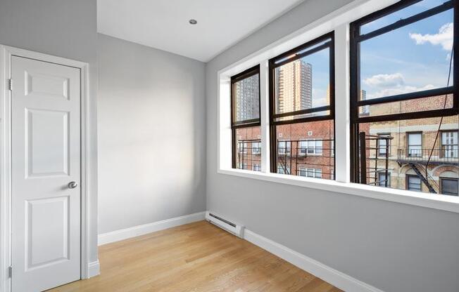 518 E 88 ST
