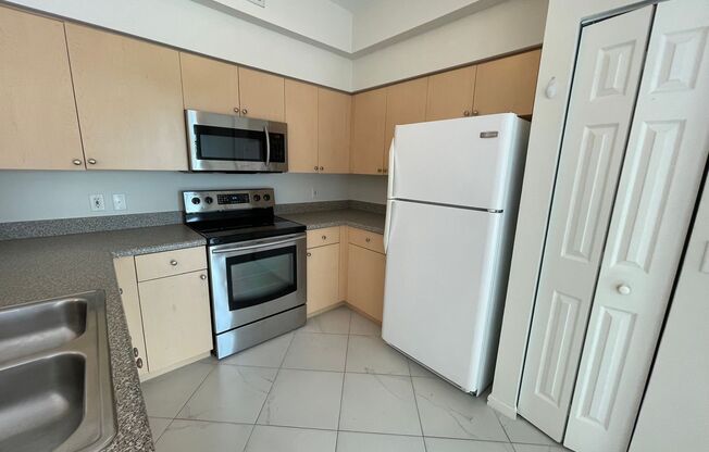 ANNUAL RENTAL - RESERVE AT NAPLES -2 BED 2 BATH - 3RD FLOOR UNIT