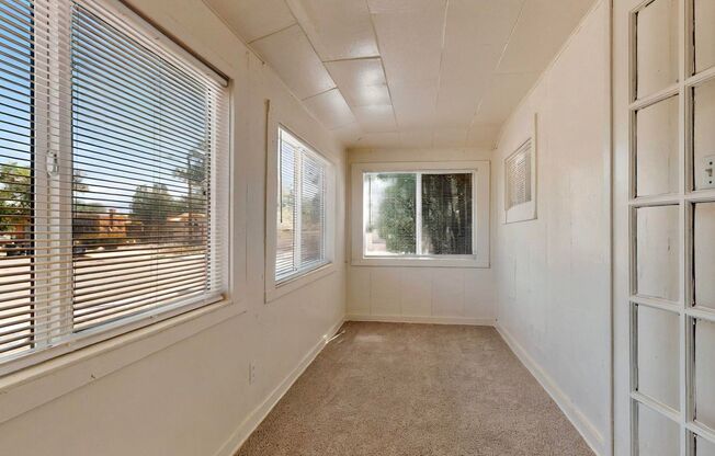 2 beds, 1 bath, 900 sqft, $1,400, Unit 823 11th Street NW