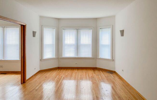 2 beds, 1 bath, 815 sqft, $2,100, Unit 4817-3A