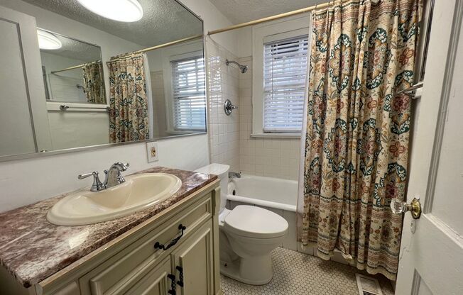 1 bed, 1 bath, 850 sqft, $1,795, Unit 443-4