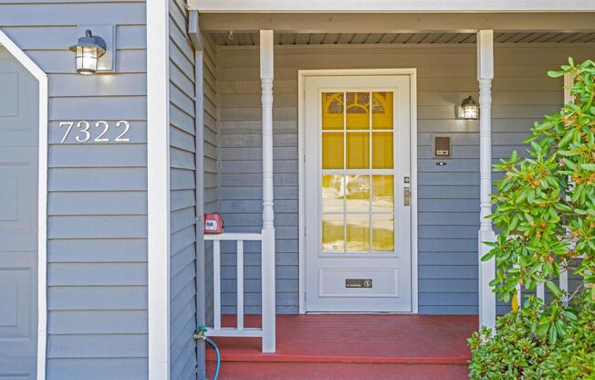 Comfortable 4-bdrm/2.5-bath home in Hillsboro—Quiet cul-de-sac, lovely yard, convenient location