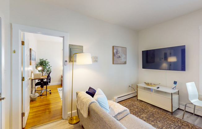 24 HEWS ST