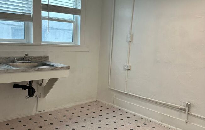 Studio, 1 bath, $1,400, Unit Unit 112