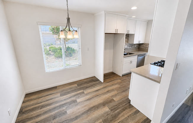2 beds, 1 bath, $2,500, Unit 110