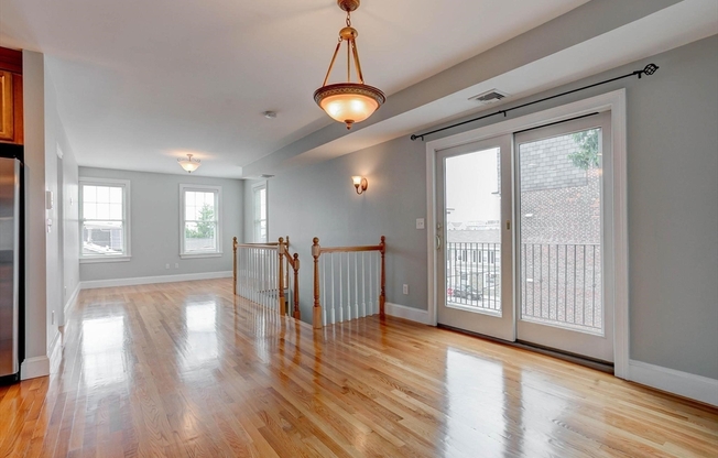 168 W 9 ST