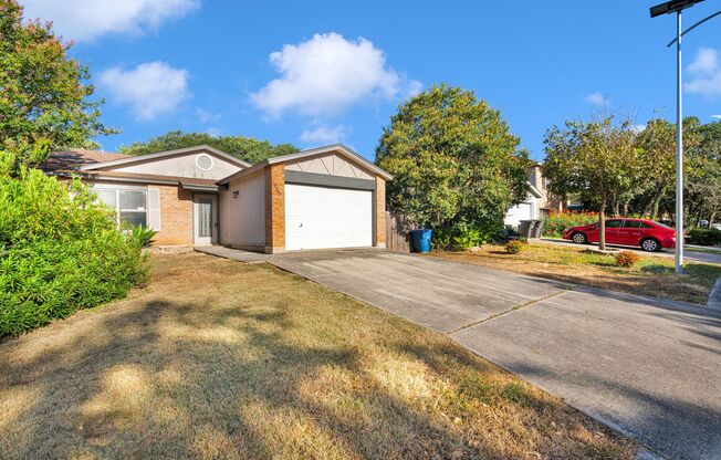 Charming 3BR/2BA Home Near UTSA – 13343 Pecan Glade