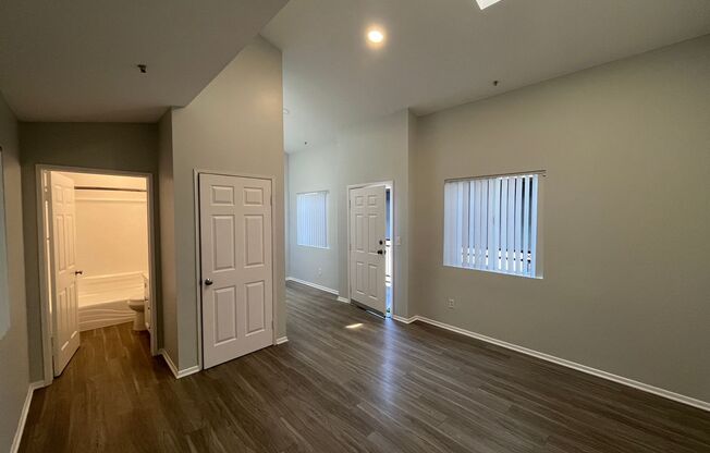 Studio, 1 bath, 288 sqft, $2,148, Unit 200